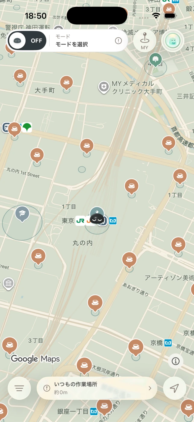 東京駅周辺を広く表示し、カフェや公園などのスポットのピンが並ぶmokuの地図画面